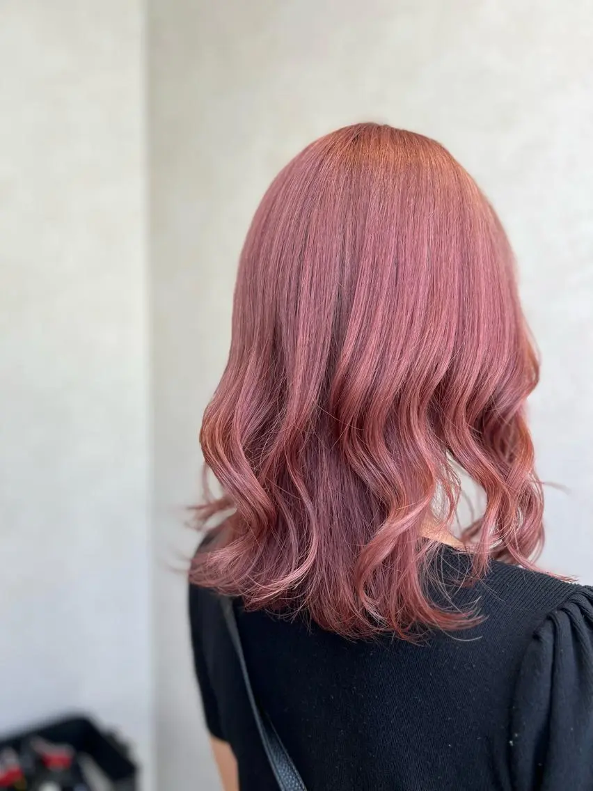 セミロング カラー ベージュカラー ピンクカラー ピンクベージュ ヘアカラー "今"だけでない美髪 KOTOMIのヘアスタイル