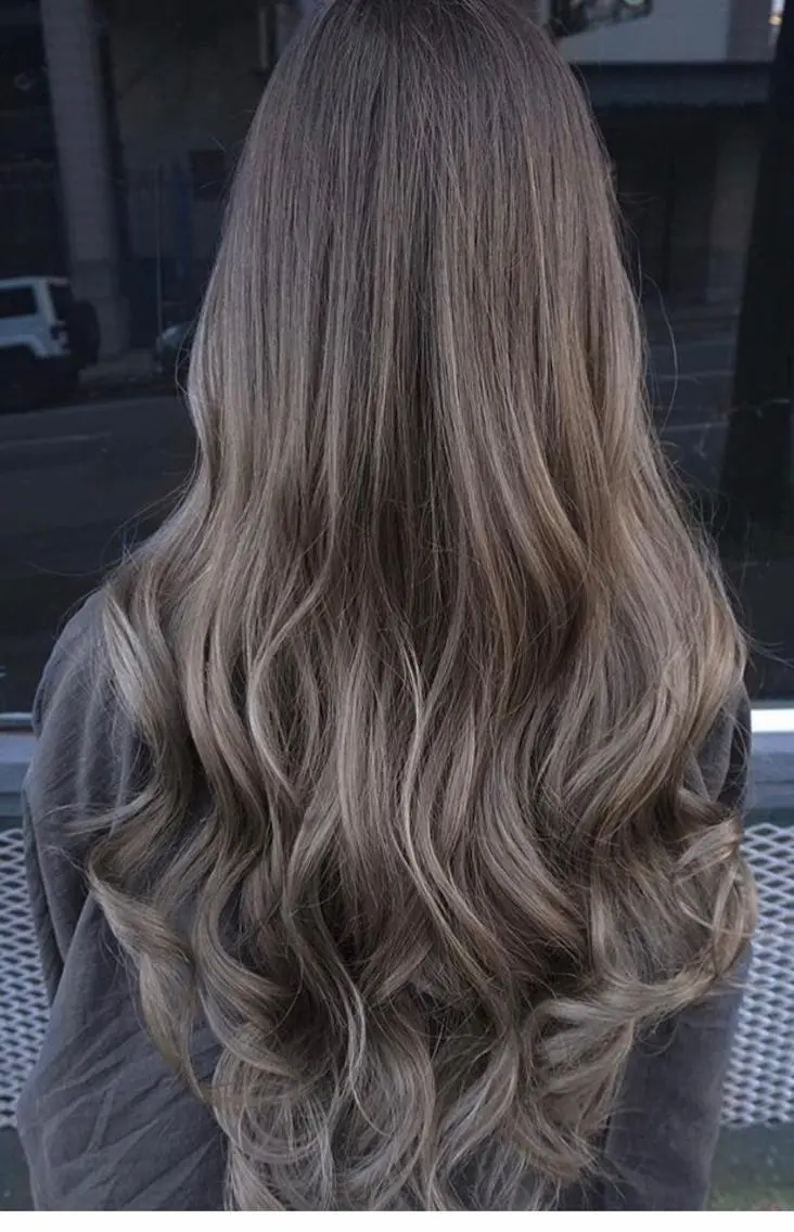 セミロング カラー アッシュ アッシュグレー アッシュグレージュ ブリーチ グラデーションカラー ケア剤オタク×海外 ヘア長谷川裕起のヘアスタイル