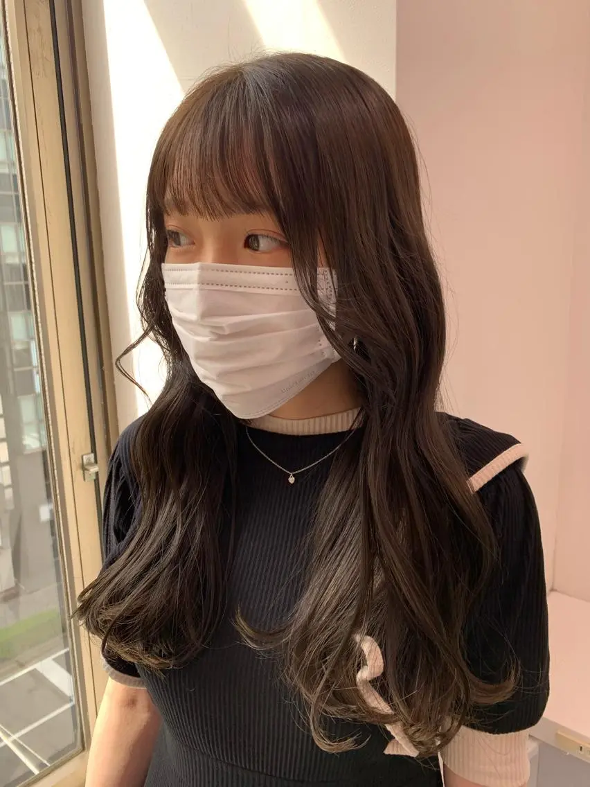 ロング カラー 抜け感レイヤー︴ ニュアンスカラーのヘアスタイル