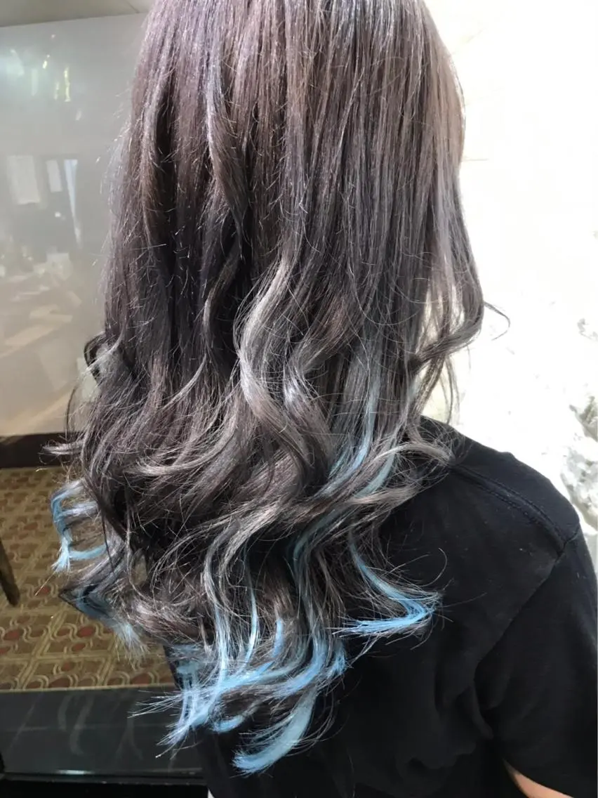 ロング カラー シールエクステ アッシュ メッシュ シルバー シルバーアッシュ IwAsh大和駅前店 河野亜里香のヘアスタイル