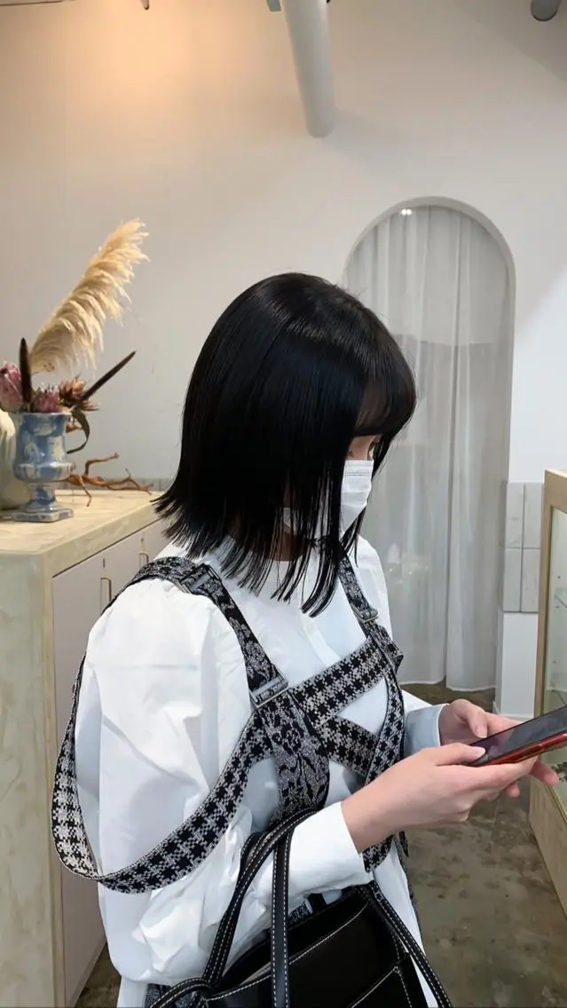 ショート カラー 切りっぱなしボブ 黒髪 ブルーカラー ブルーブラック ボブ カット 似合わせカット ケアパーマ喜来雅由のヘアスタイル