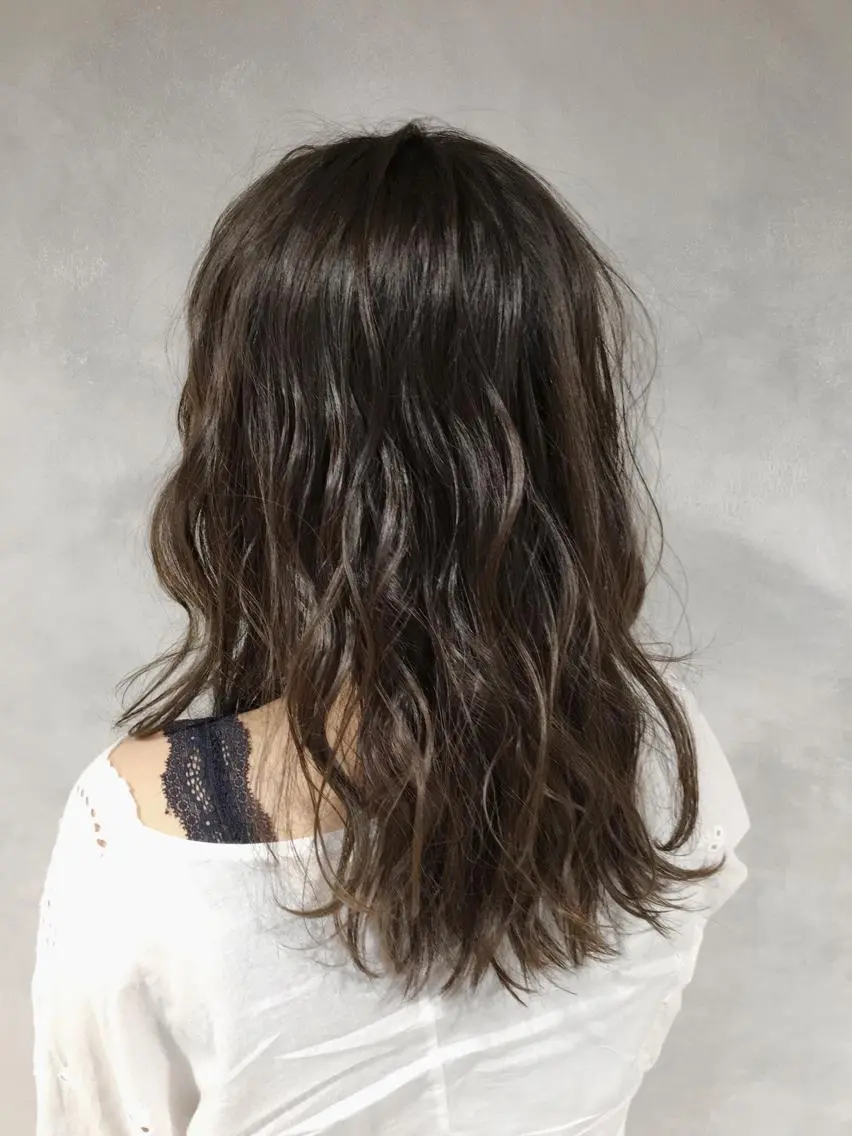 ミディアム カラー グレージュ 岡邉 隆太のヘアスタイル