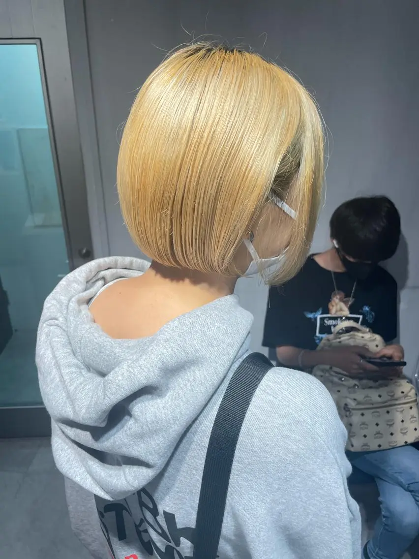 セミロング カラー ヘアカラー トリートメント ヘッドスパ 🦋ハイトーンボブ ショート🦋トシキのヘアスタイル
