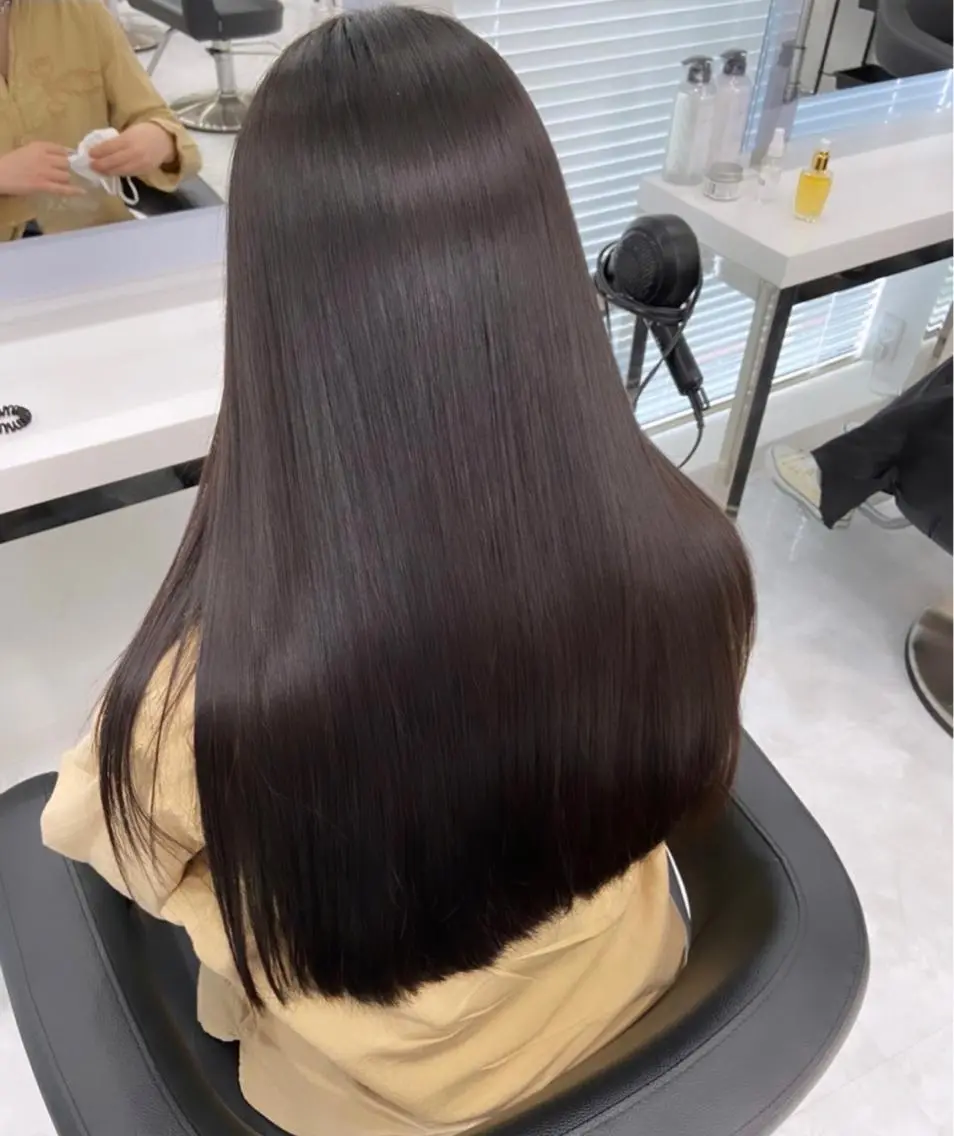 ロング カラー 𝘳𝘺𝘰𝘬𝘢 髪質改善／ブリーチのヘアスタイル