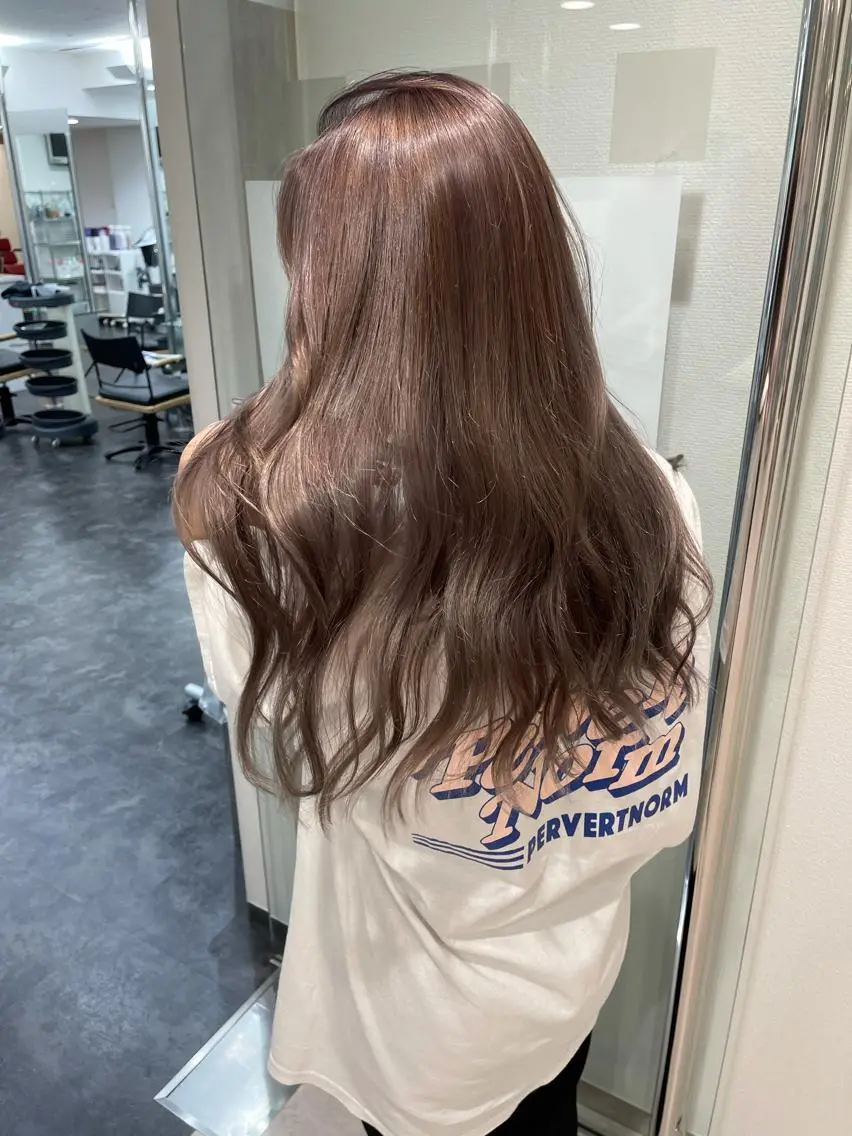 カラー ベージュカラー ラベンダーカラー 盛れる顔まわり✨🎀 レイヤー別所好葉のヘアスタイル