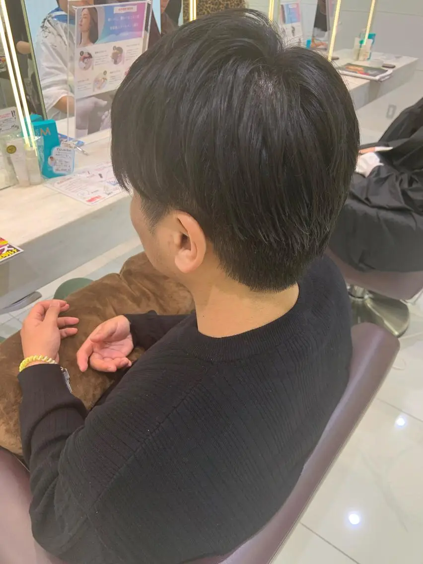 ショート メンズ 刈り上げ ハイトーンカラー🤍 山下 優華のヘアスタイル