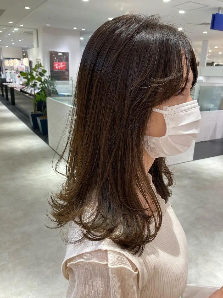 セミロング カラー ベージュカラー カット ヘアカラー トリートメント cyan SANAMIのヘアスタイル