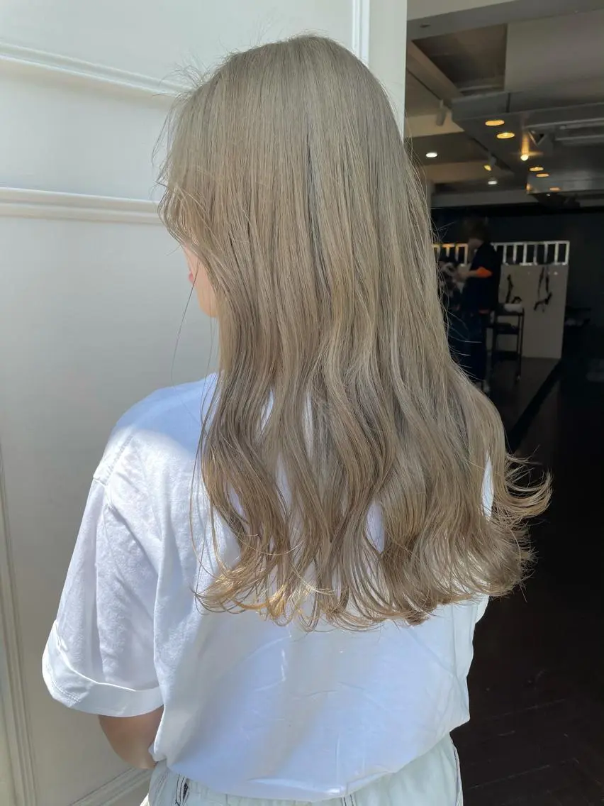 ロング カラー カット ヘアカラー トリートメント 安藤 佑衣のヘアスタイル