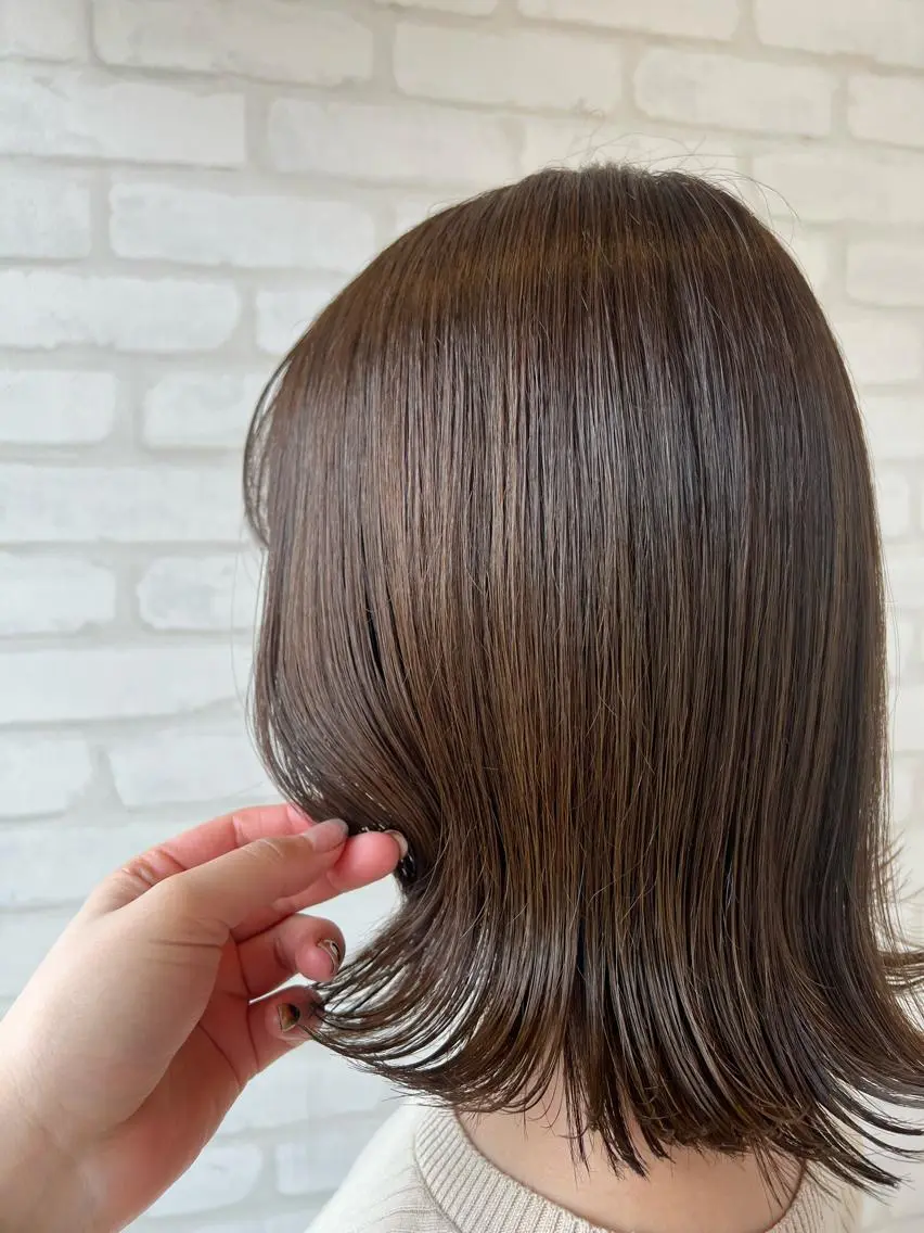 セミロング カラー 石崎 真維のヘアスタイル