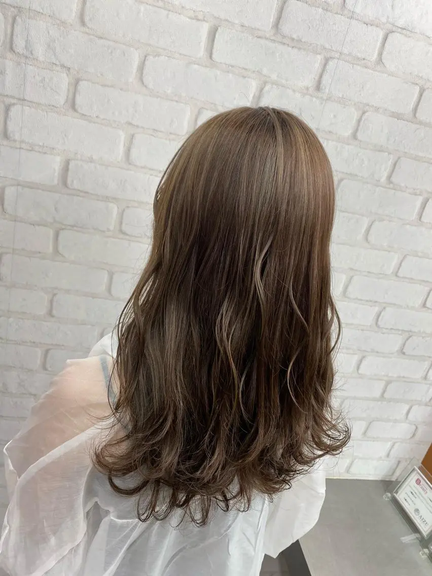 ミディアム カラー ハイライトカラー ハイライト ブリーチカラー🫧 森　凪沙のヘアスタイル