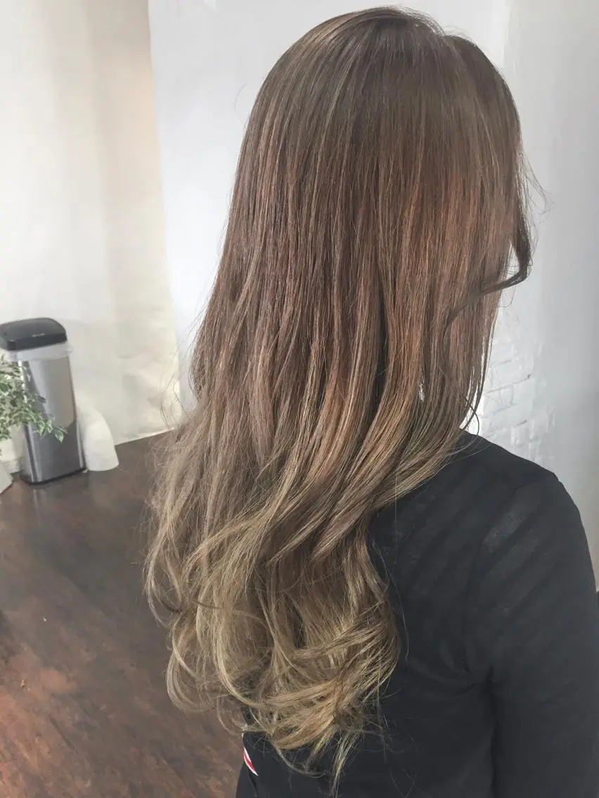 ロング カラー グラデーションカラー ハイライトカラー ハイライト 伊藤 優希のヘアスタイル