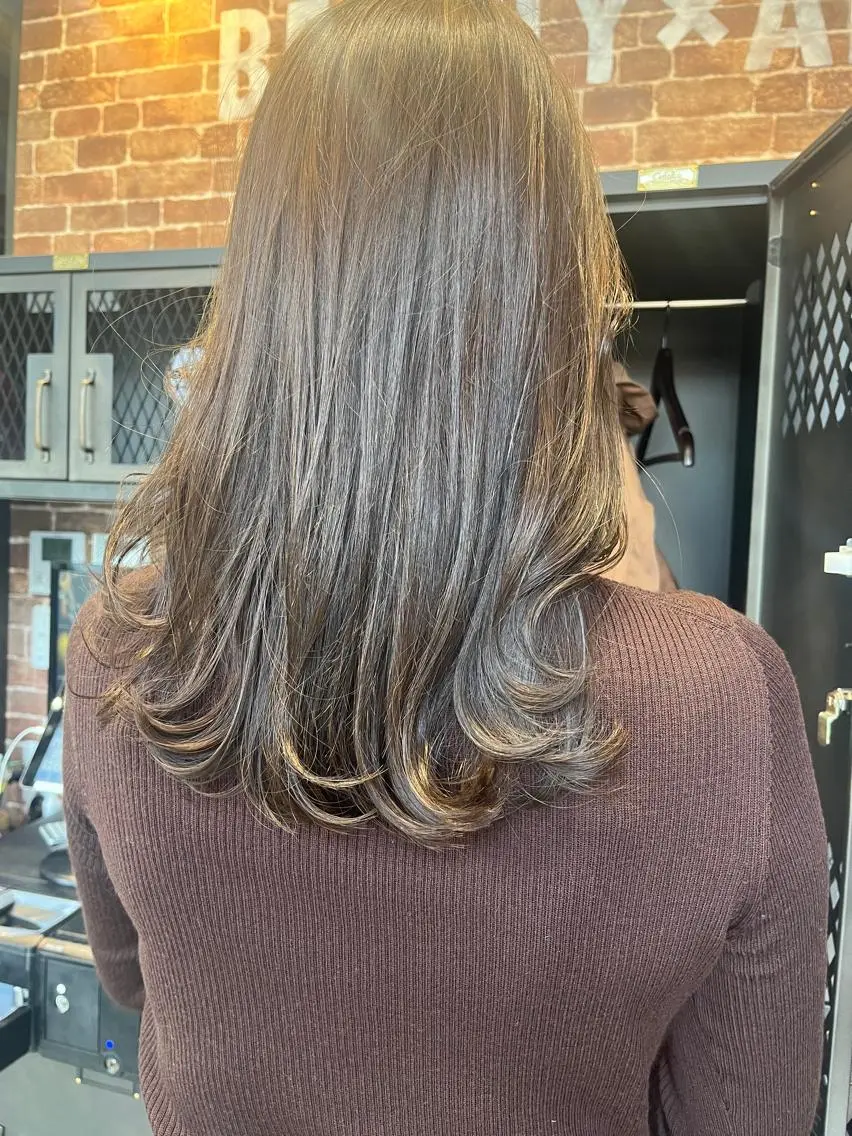 ロング カラー パーマ ヘアアレンジ メンズ キッズ ネイル マツエク・マツパ アイブロウ メンズブリーチ メンズハイライト メンズインナーカラー メンズ韓国風 ブリーチ 久木原 ゆりのヘアスタイル