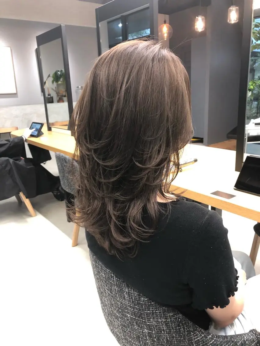 セミロング カラー ハイライトカラー ハイライト レイヤーカット クドウレイ fifth神南のヘアスタイル