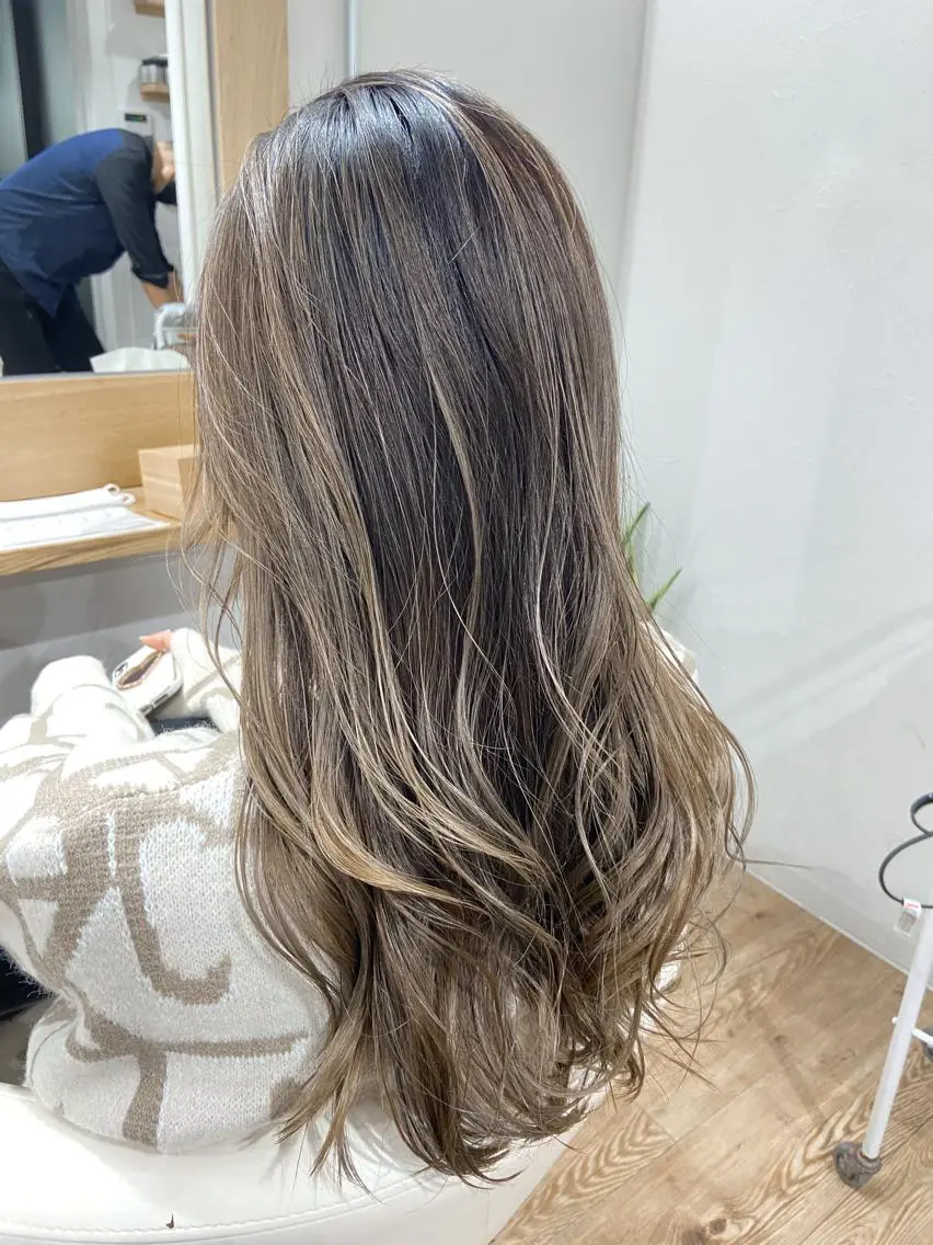 ロング カラー 切りっぱなしボブ ショートボブ バレイヤージュ ブリーチ デザインカラー カット ヘアカラー Kensho 京都駅 ケアブリーチのヘアスタイル