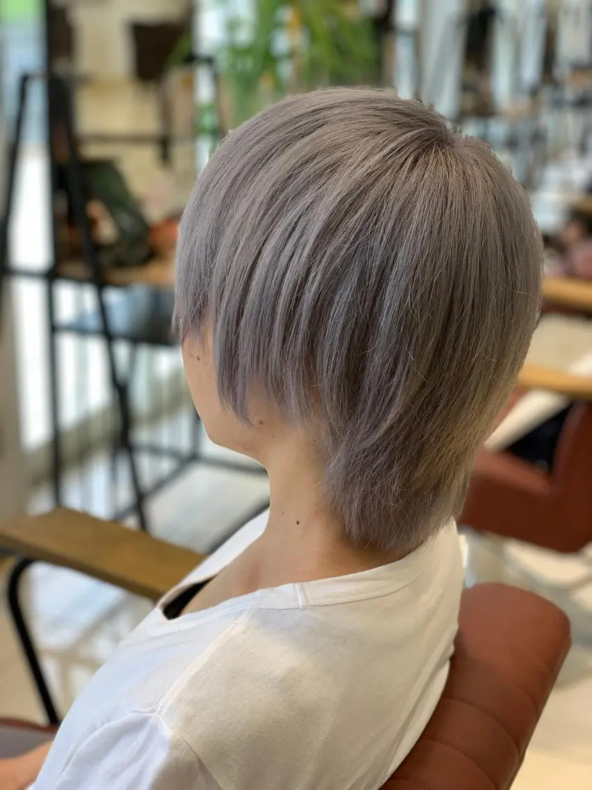 ショート カラー ブリーチ シルバー ヘアカラー 髪質改善カラーリスト /根本雄貴のヘアスタイル