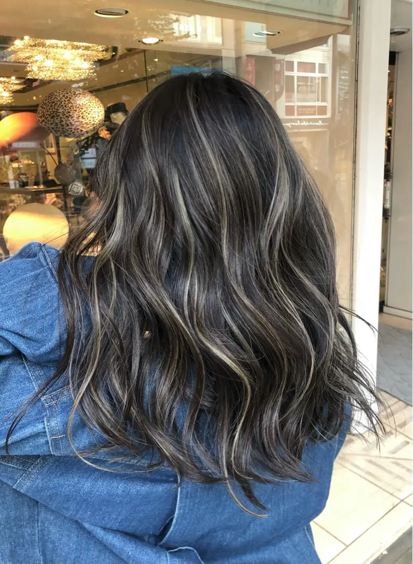 セミロング ハイライト カット ヘアカラー トリートメント _ WHITE三宮店のヘアスタイル