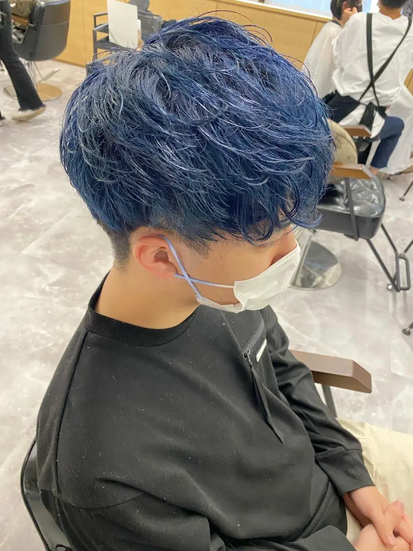 カラー メンズ マッシュ ブルーカラー 山﨑 大暉【ダブルカラー】のヘアスタイル