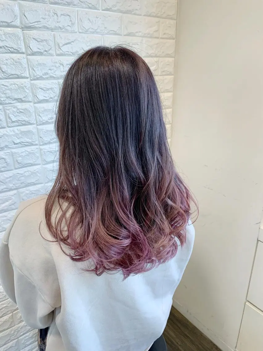 ミディアム カラー ヘアアレンジ ブリーチ グラデーションカラー ピンクカラー バイオレットカラー 🌿‬ ܸAir 透明感🌱西村知佳のヘアスタイル