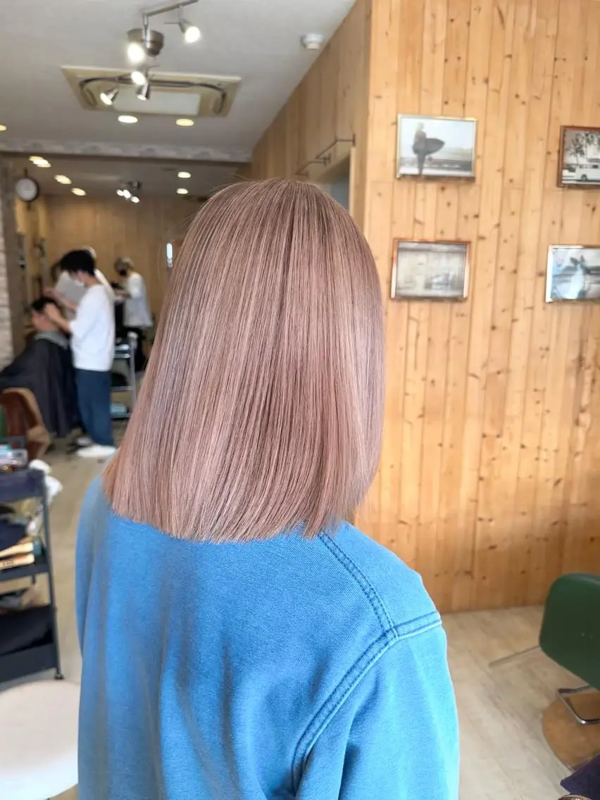 ミディアム カット ヘアカラー ハイトーン belle ナホのヘアスタイル
