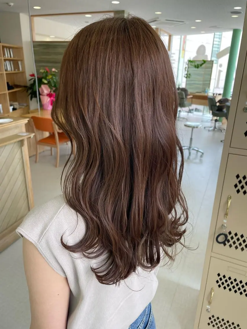 ロング カラー 透明感カラー グレージュ 韓国ヘア/レイヤー/ ツヤカラー/ Aiのヘアスタイル