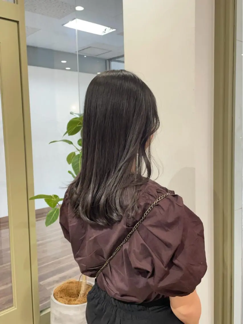 セミロング カットパーマモデル 山中 遥のヘアスタイル