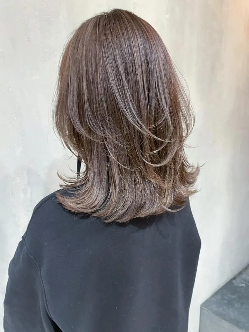 ミディアム カラー パーマ ヘアアレンジ ハイライトカラー ハイライト レイヤーカット カット ITbyALBUM 松戸のヘアスタイル