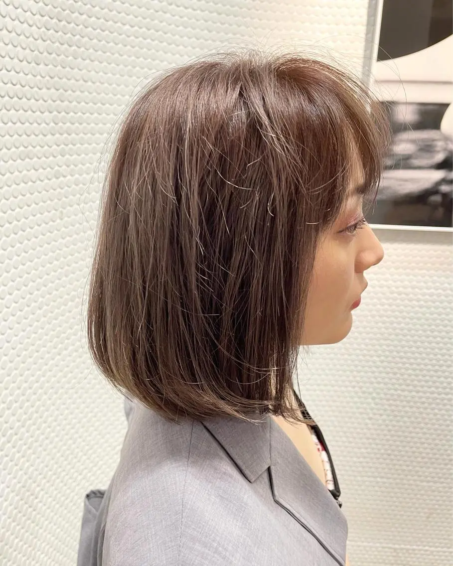 ミディアム カラー ヘアアレンジ ブリーチ グレージュ ラベンダーカラー ラベンダーグレージュ ラベンダーグレー ヘアカラー 秋葉 一郎のヘアスタイル