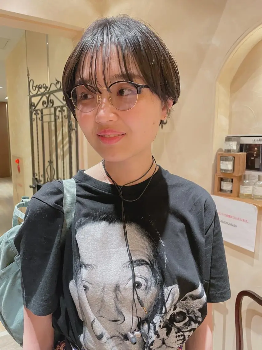 ショート 白髪ぼかしハイライト 脱白髪染めのヘアスタイル