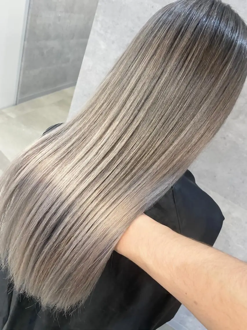 ロング カラー パーマ ヘアアレンジ ネイル マツエク・マツパ アイブロウ バレイヤージュ レイヤーカット トリートメント 井上 一平のヘアスタイル