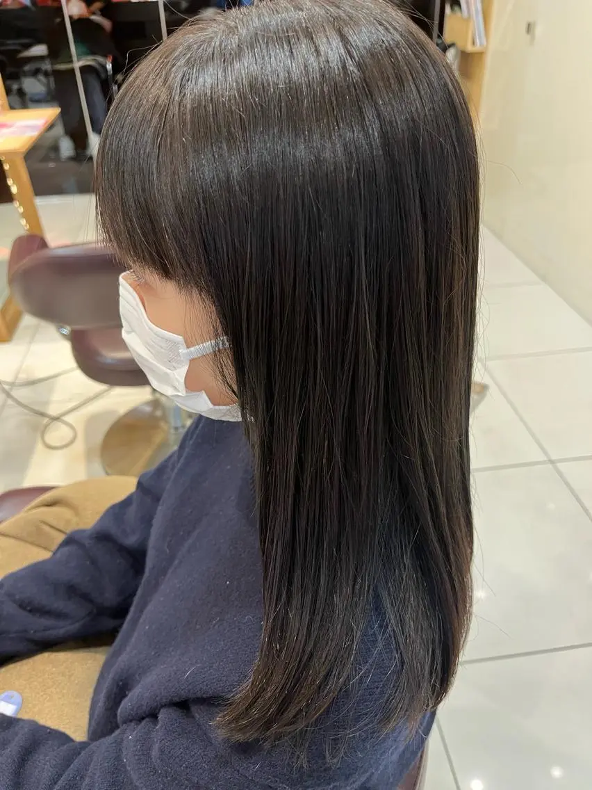 セミロング カラー 黒髪 ブルーカラー ブルーブラック なつな/ 透明感カラーのヘアスタイル