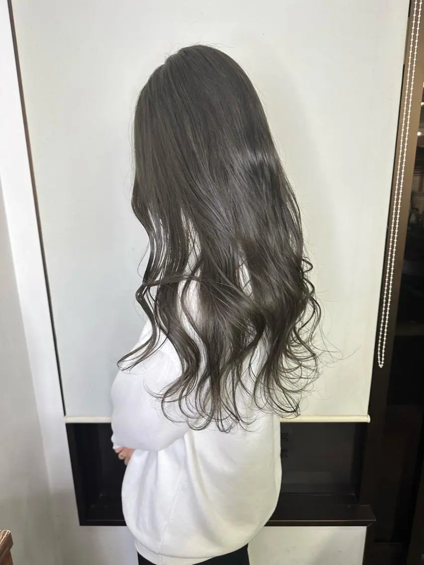 ロング カラー ブリーチ 透明感カラー グレージュ オリーブグレージュ オリーブグレー ブリーチカラー🫧 森　凪沙のヘアスタイル