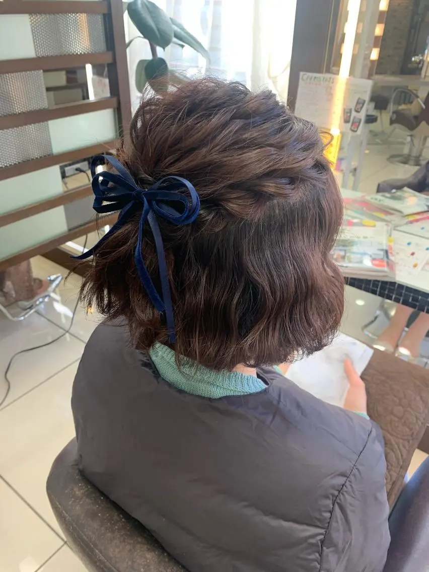 ショート ヘアアレンジ ヘアセット 馴染ませNo.1🧃 エクステ・アレンジのヘアスタイル