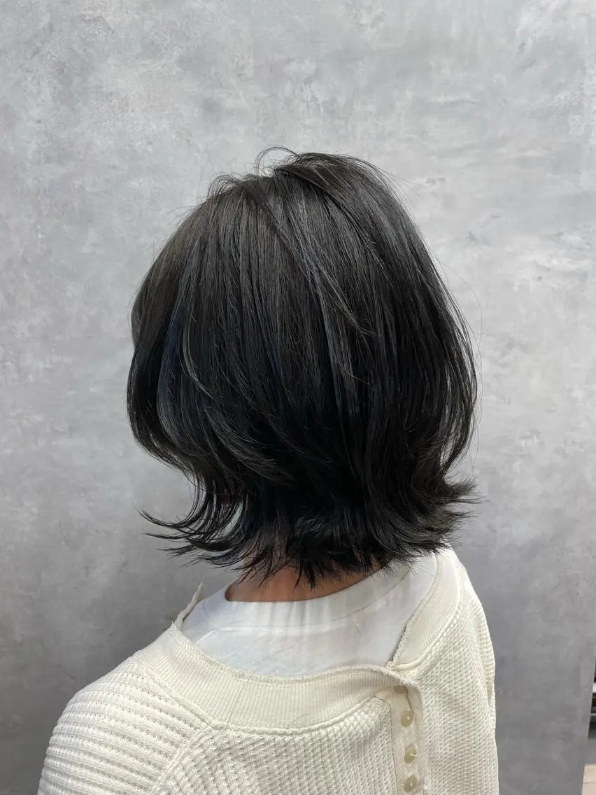 ショート ボブ くびれヘア ハイライト 小島 侑衣のヘアスタイル