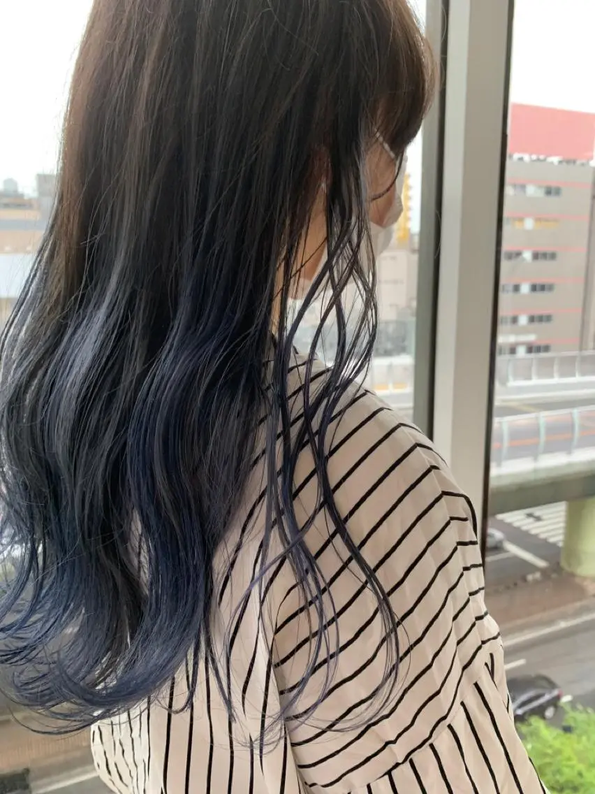 ロング カラー アディクシーカラー ブルーカラー グラデーションカラー ヘアカラー トリートメント LUXBE LUCEのヘアスタイル