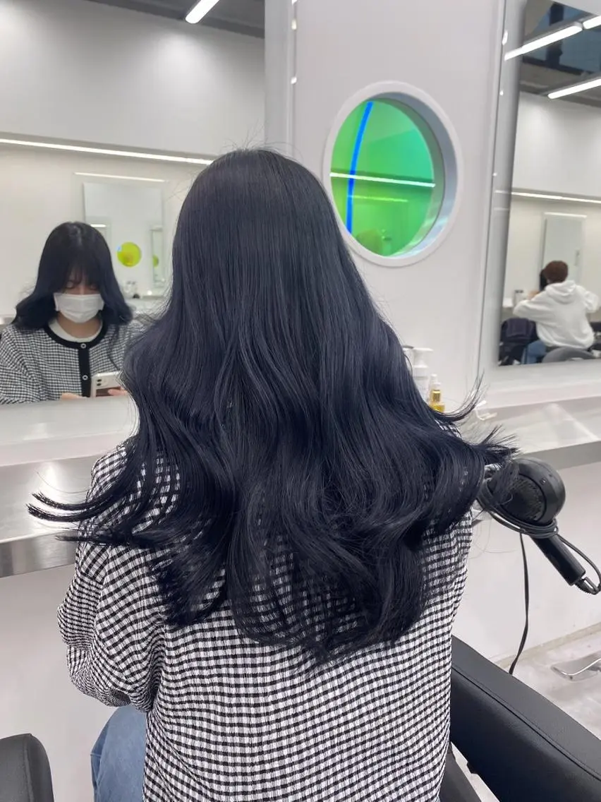カラー 暗髪うる艶ヘア🫧 yumi🐈‍⬛🪽のヘアスタイル