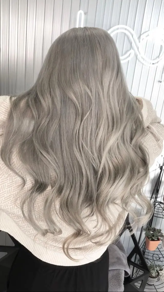 ロング カラー ヘアカラー LOOP hairのヘアスタイル