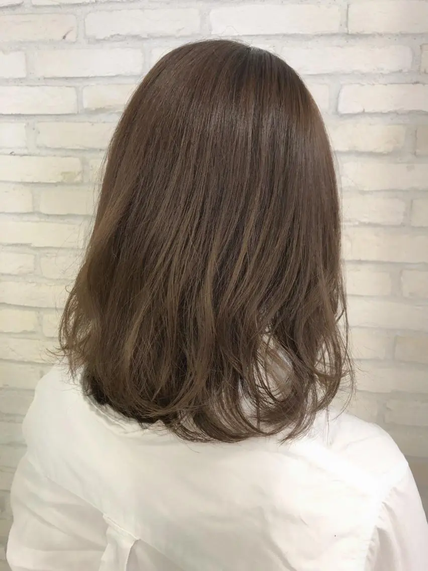 ミディアム カラー ベージュカラー モカベージュ 大平 美沙のヘアスタイル