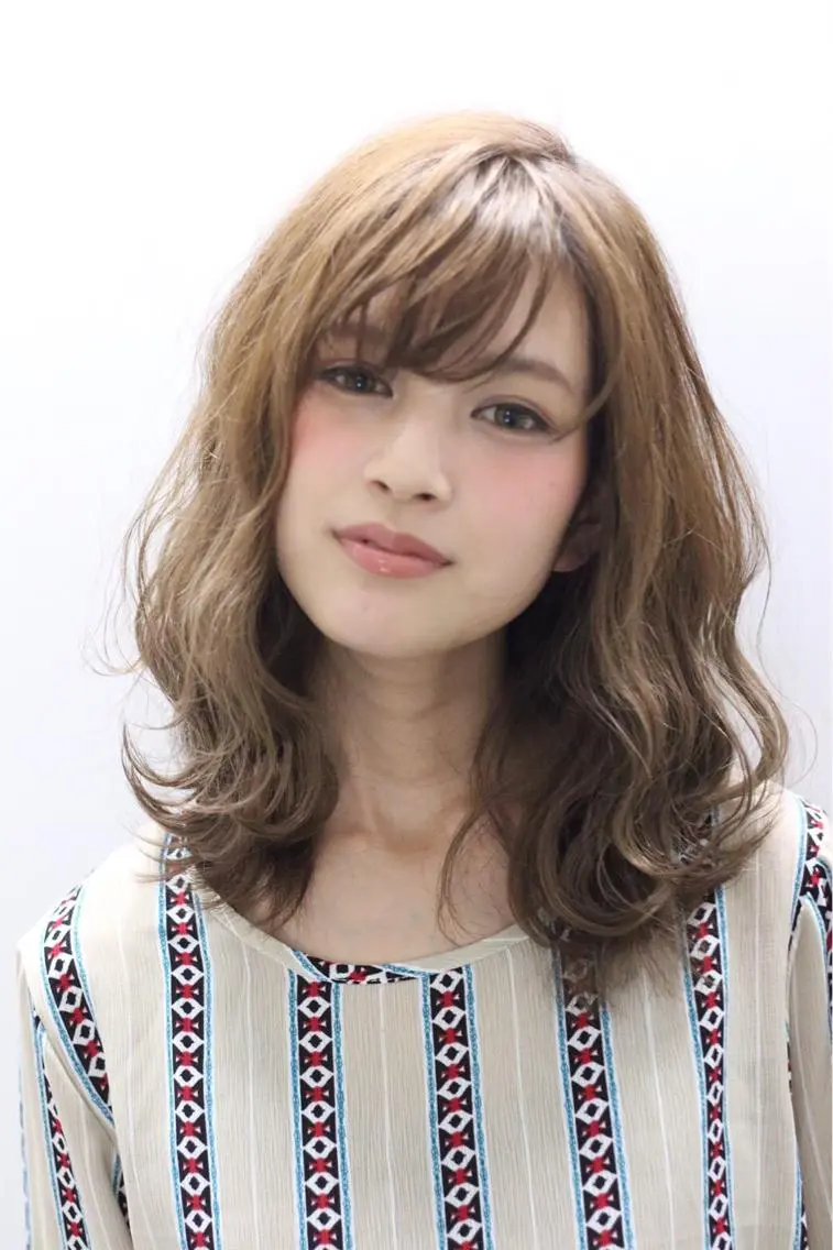 セミロング ブリーチ/ハイトーン 天童市/SERINAのヘアスタイル