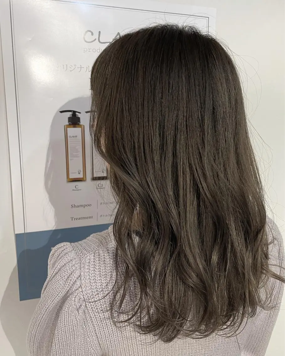 セミロング カラー ベージュカラー ヘアカラー トリートメント 🍊新宿南口🍊 ERINAのヘアスタイル