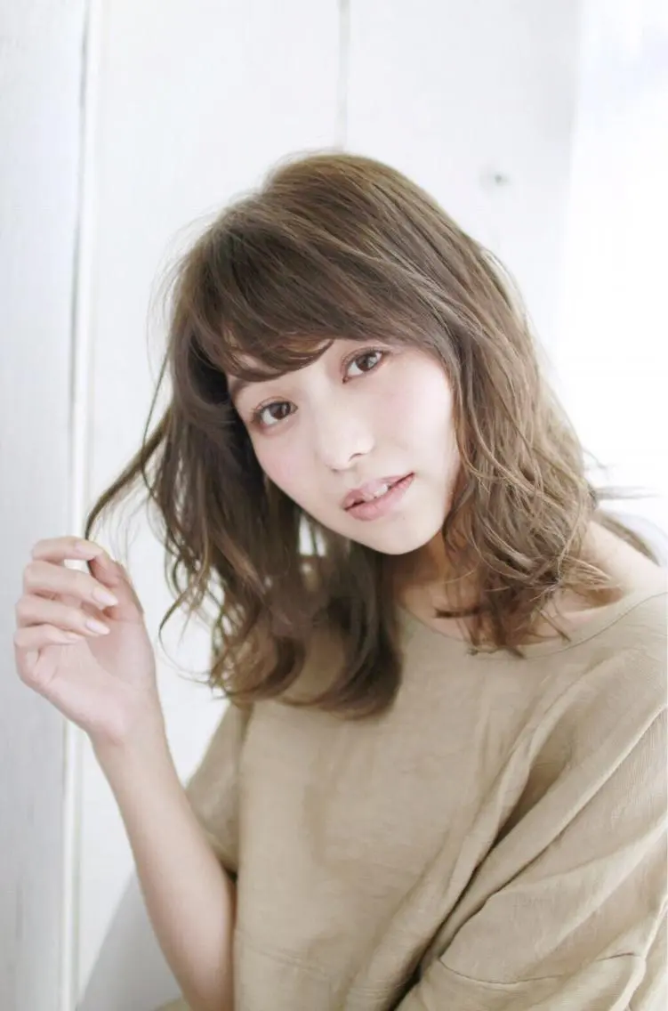 セミロング 金村 綾芽のヘアスタイル