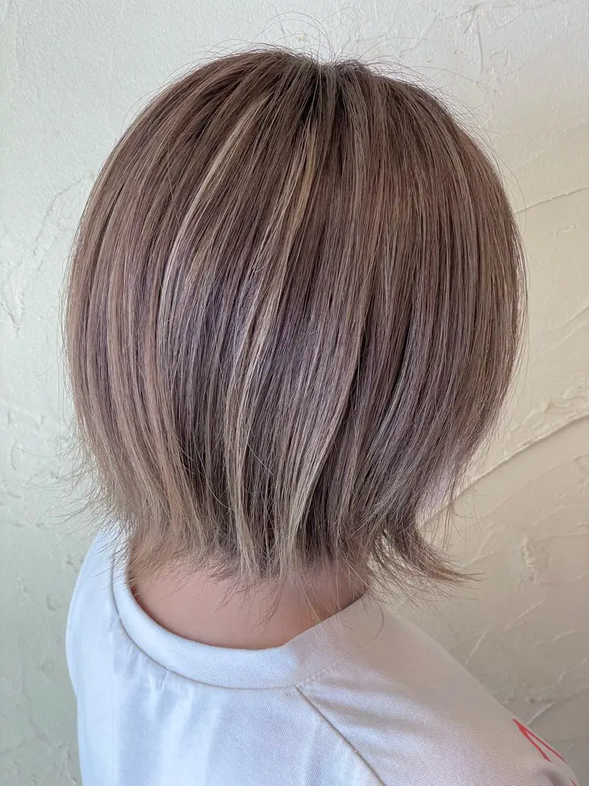 ミディアム カラー ヘアアレンジ ベージュカラー ハイライトカラー ボブ ハイライト 外ハネヘア メンズ特化/パーマ指 名No.1/百瀬太郎のヘアスタイル