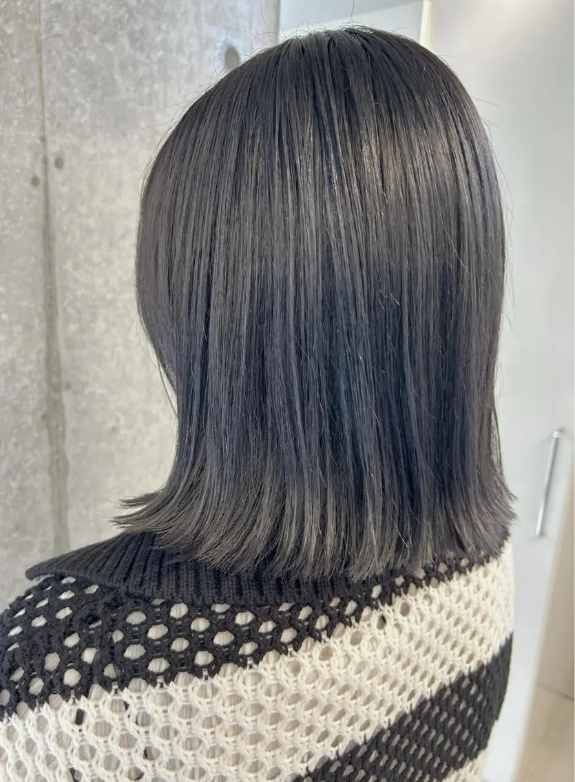 ミディアム カラー ダークグレー ダークグレージュ グレージュ にった みずきのヘアスタイル