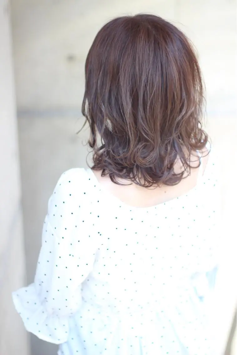 ミディアム カラー パーマ アッシュ ラベンダーカラー ラベンダーアッシュ カット ヘアカラー トリートメント 成松 勇治のヘアスタイル