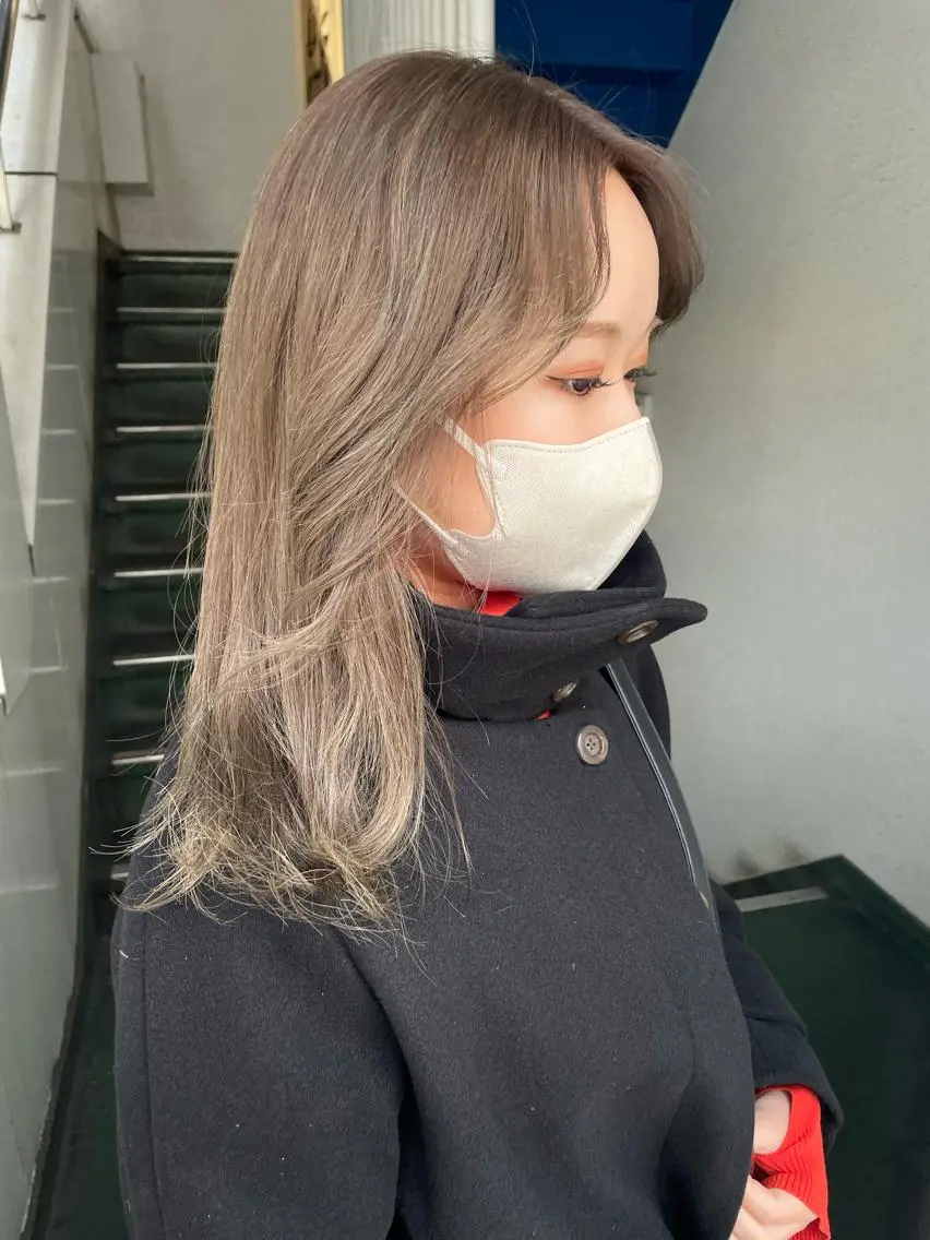 セミロング カラー パーマ ヘアアレンジ メンズ メンズバレイヤージュ メンズブリーチ センターパート フェードカット メンズハイライト ハイトーン/レイヤー 🌸さくらのヘアスタイル