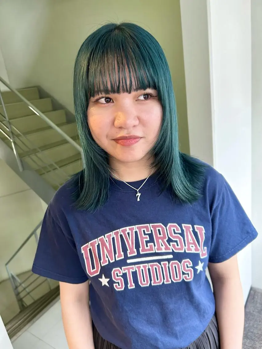 ミディアム カラー パーマ ヘアアレンジ 顔まわりレイヤー レイヤーカット デザインカラー/ボブ ブリーチカラー/ユリのヘアスタイル