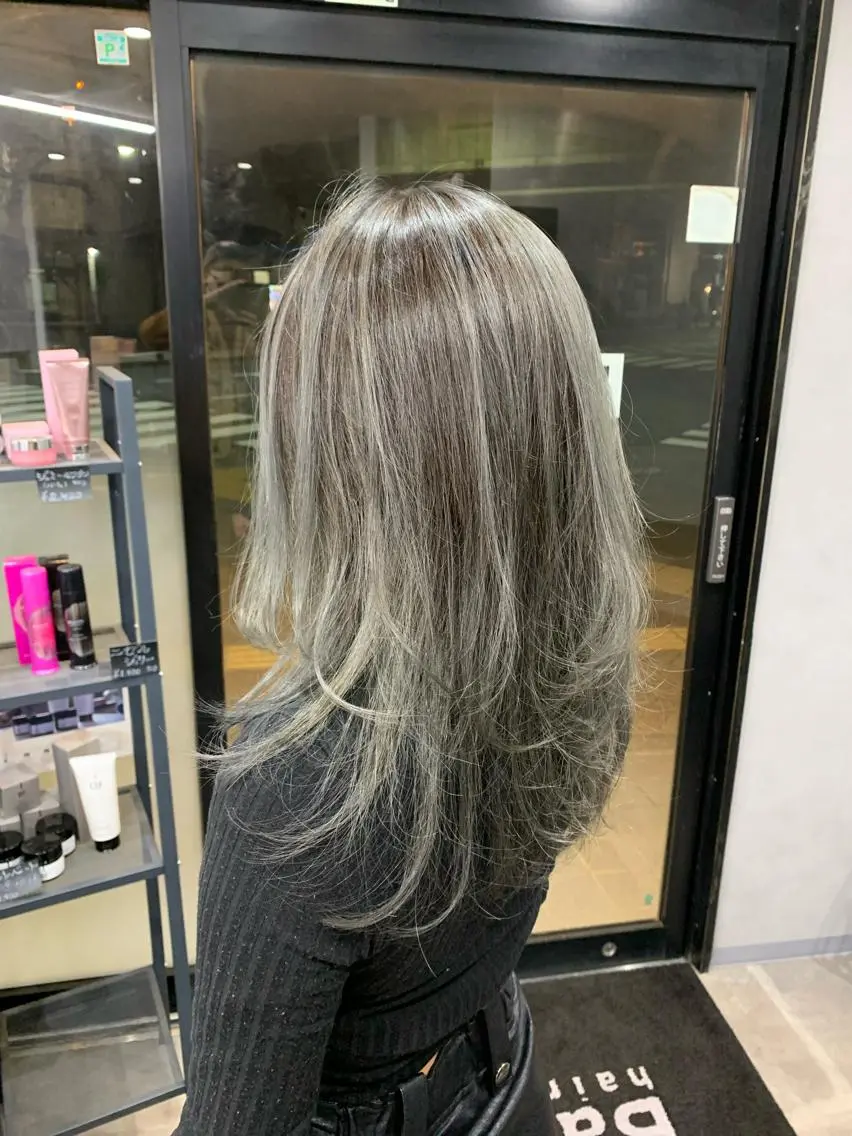 セミロング カラー ヘアカラー 菊地 旬のヘアスタイル