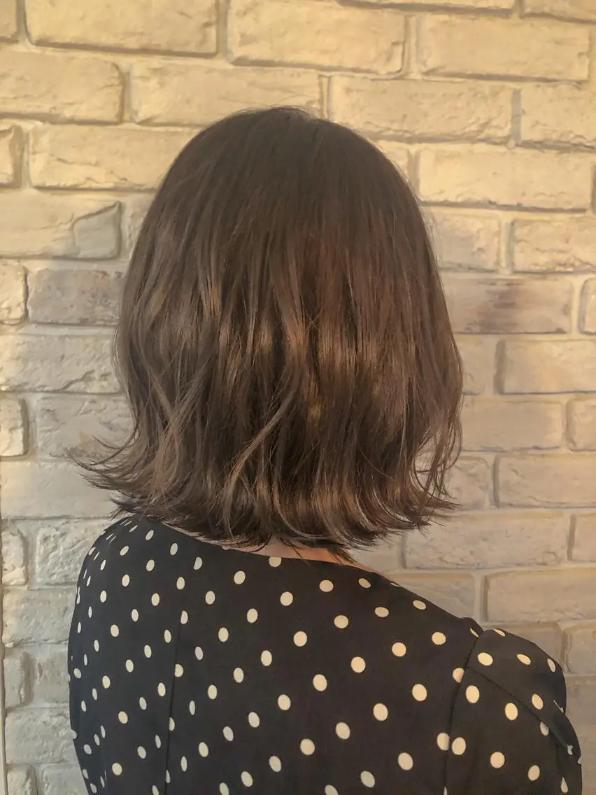 ミディアム アッシュ oceano🌎小林 穂乃花のヘアスタイル