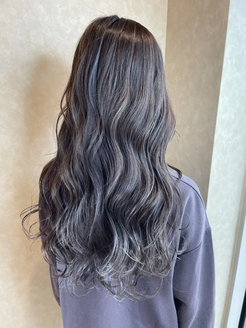 ロング 3Dハイライト ハイライト 丸山 香のヘアスタイル