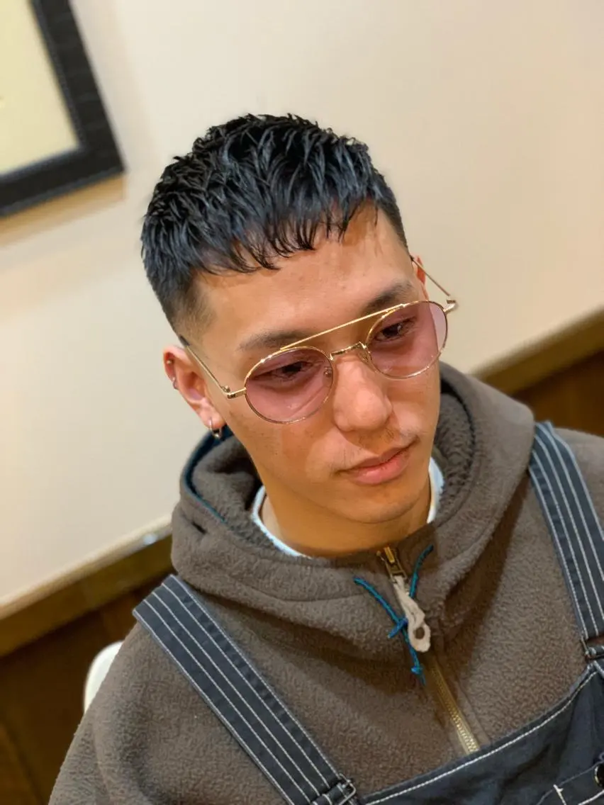 ショート カット 近藤 真のヘアスタイル