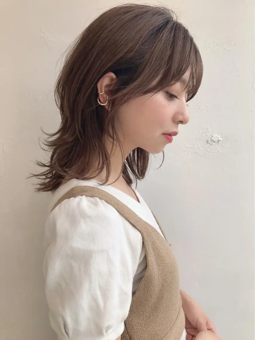 ミディアム レイヤーカット ウルフカット ウルフレイヤー 鎌倉 彩のヘアスタイル